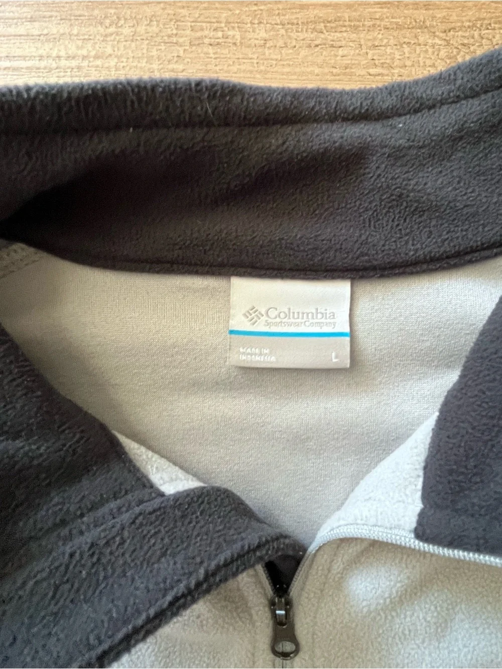 Columbia Men's Light Gray and Black Quarter-Zip Fleece